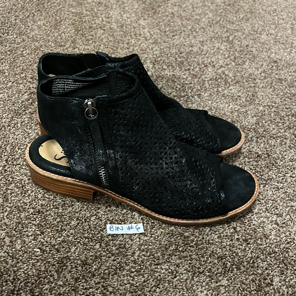 Sofft sandals with zipper. Size 7 1/2